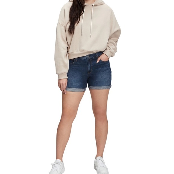 GAP 5” Mid Rise Sexy Boyfriend Denim Light Distressed Cuffed Shorts Size 26 NWOT - Picture 1 of 12